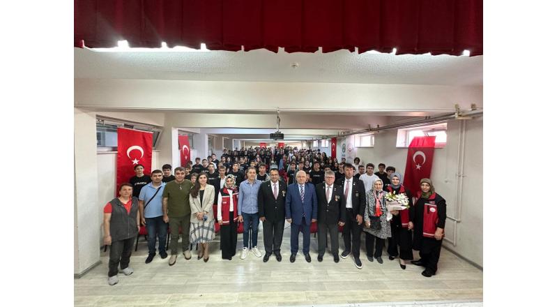 ŞEHİT AYKUT YURTSEVER ANADOLU LİSESİNDE VATAN VE KAHRAMANLIK BULUŞMALARI.