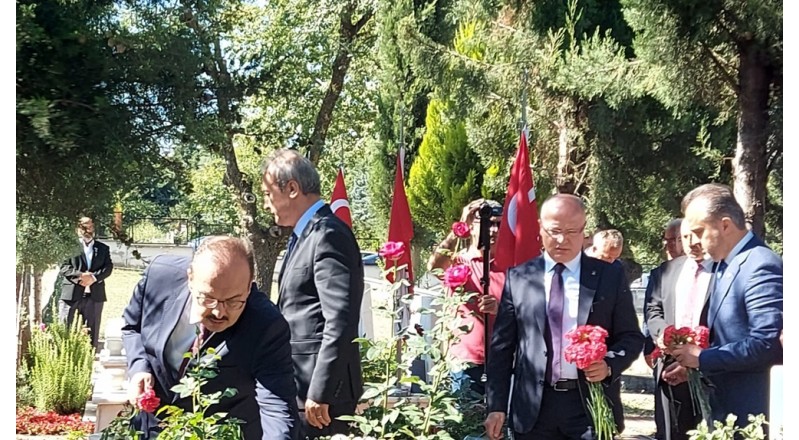 15 TEMMUZ KUTLAMALARI BURSA’DA ŞEHİTLİKLER ZİYARETİ İLE BAŞLADI