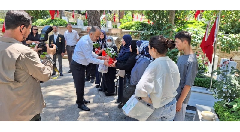 ALİNUR AKTAŞ, HÜZNÜN ADRESİ OLAN ŞEHİTLİKLERİ ZİYARET ETTİ