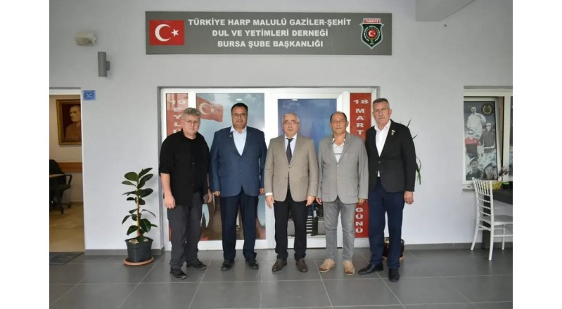 Bursa’dan ayrılacak olan Aile ve Sosyal Hizmetler İl Müdürümüz Sayın Faruk UYSAL, derneğimize veda ziyaretinde bulunmuştur.