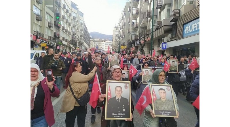 TERÖRE LANET, ŞEHİTLERİMİZE VE GAZİLERİMİZE SAYGI YÜRÜYÜŞÜ